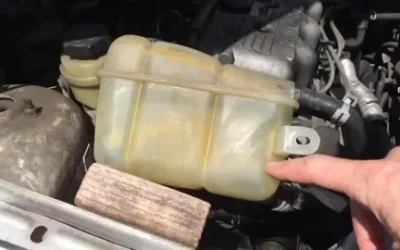 Ford Focus coolant tank