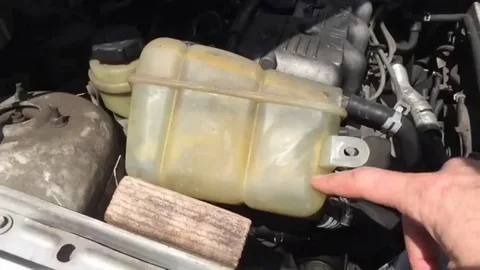 Ford Focus coolant tank