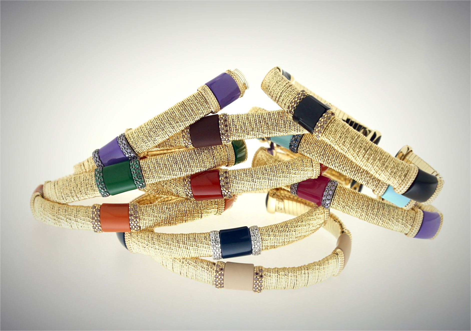 Why Dubai Is the Global Hub for Wholesale Gold Jewellery