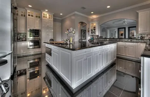 What Factors Affect Cosmetic Kitchen Remodel Cost in Seattle Homes?