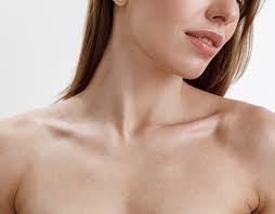 Liposuccion du cou à Paris: Obtenez un profil plus net et harmonieux
